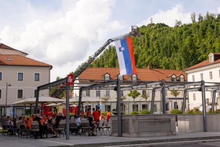 Deželak junak v Postojni (1)
